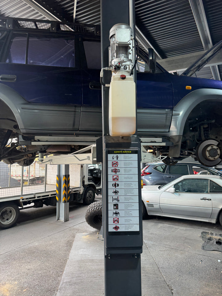 TITAN TERRAIN 4.5 TONNE 2-POST CAR HOIST ELECTRIC LOCK RELEASE