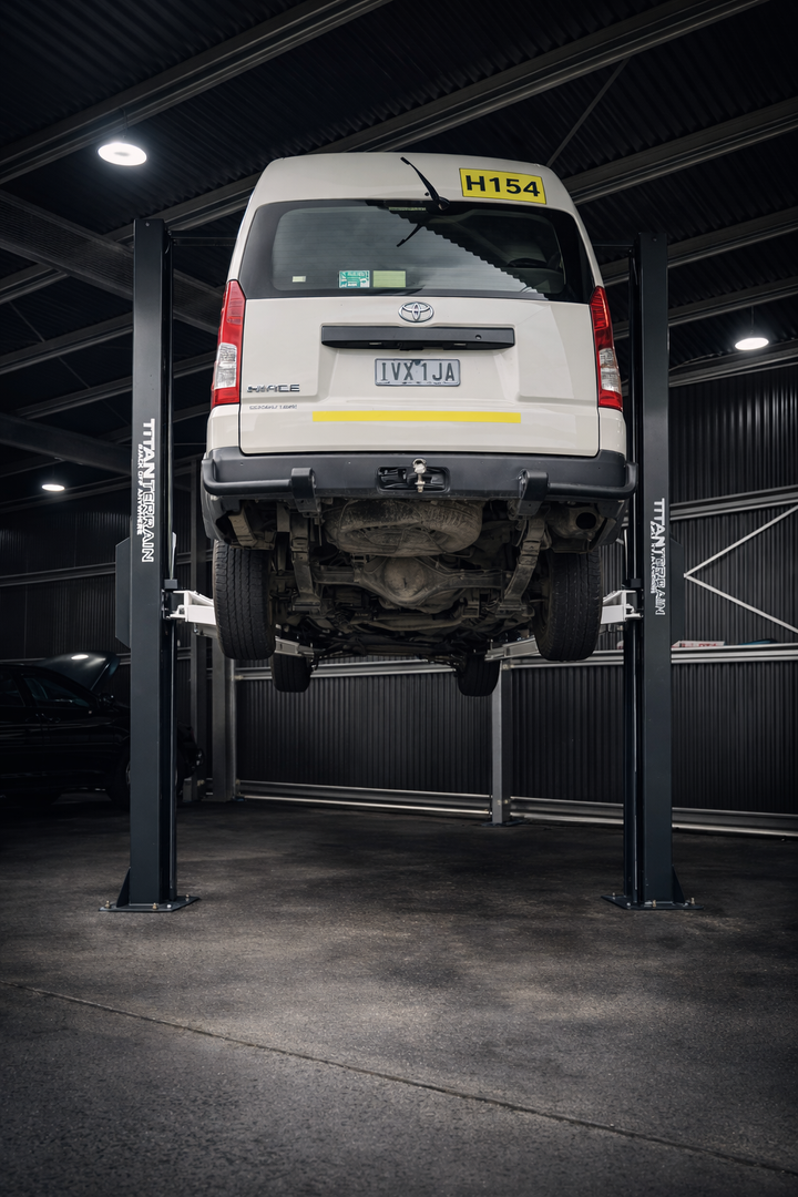TITAN TERRAIN 4.5 TONNE 2-POST CAR HOIST ELECTRIC LOCK RELEASE