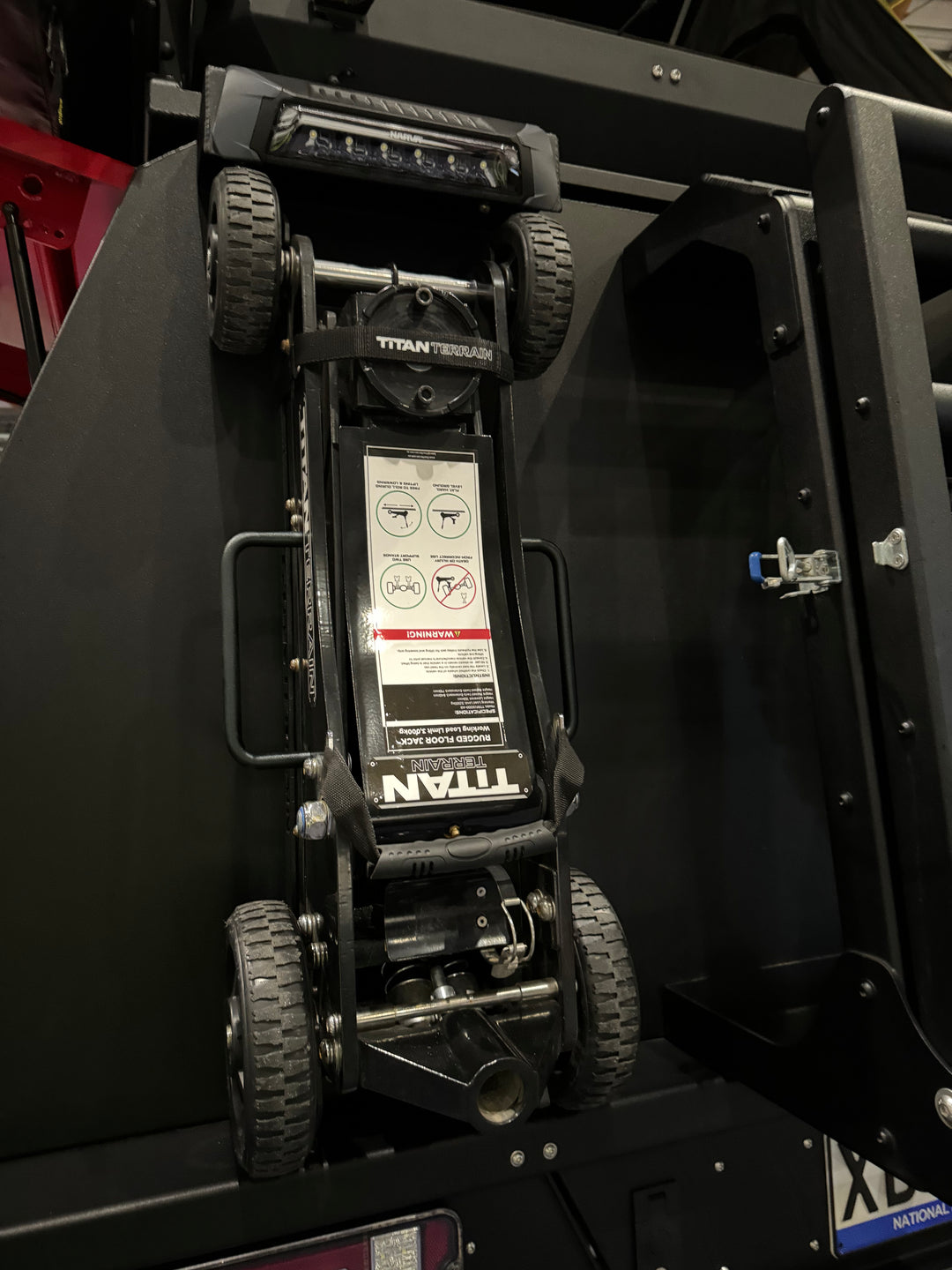 rugged floor jack mounted on ute canopy using mounting bracket