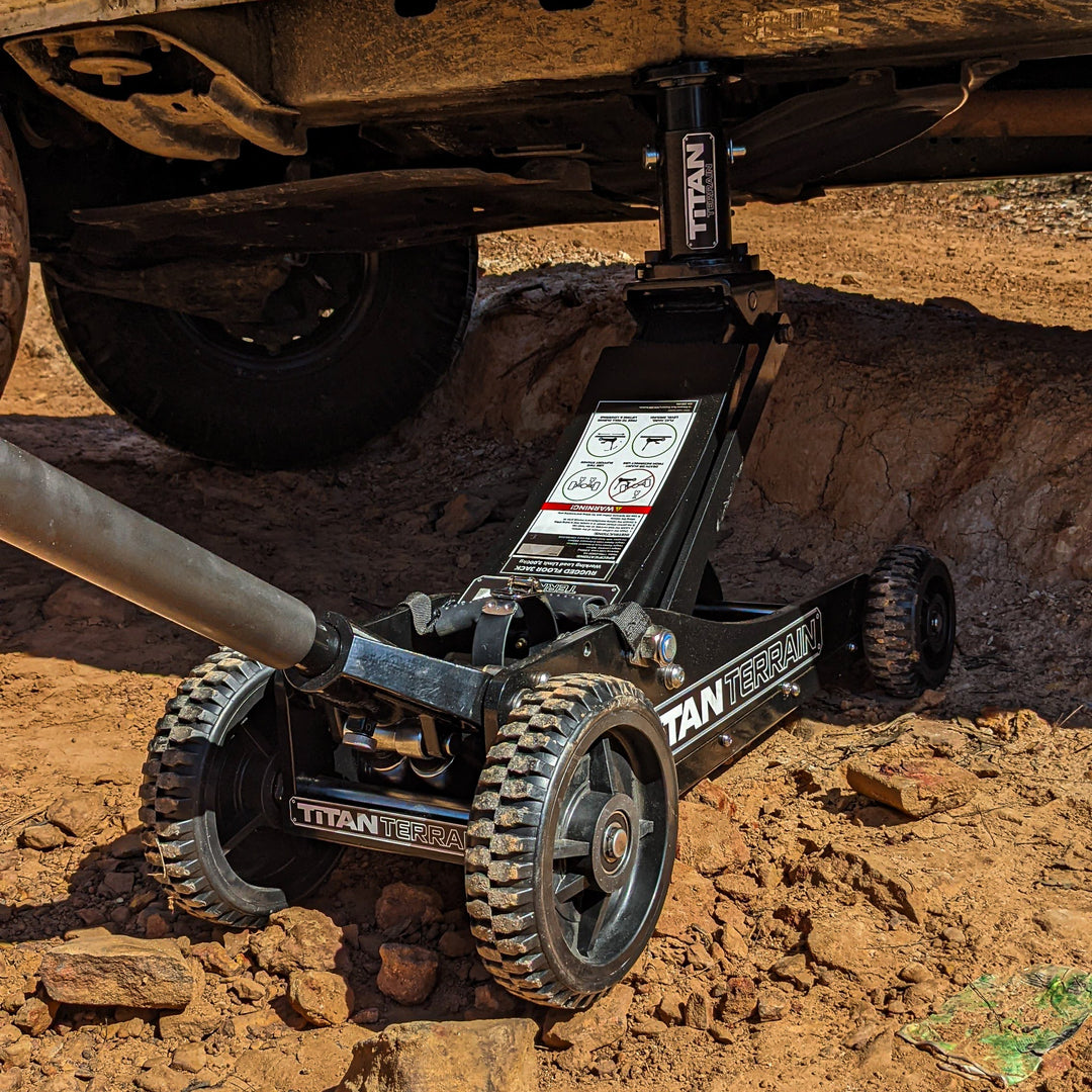Titan Terrain 3 tonne rugged floor jack in black