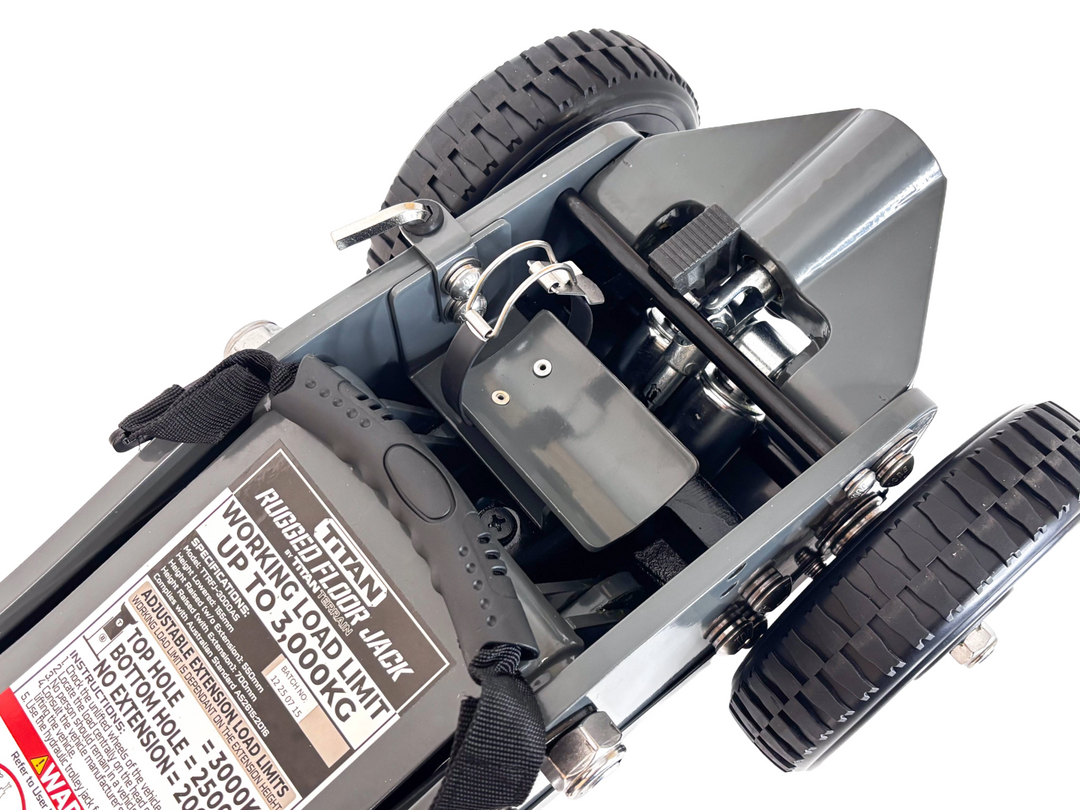 Titan Terrain 3 tonne rugged floor jack in graphite grey